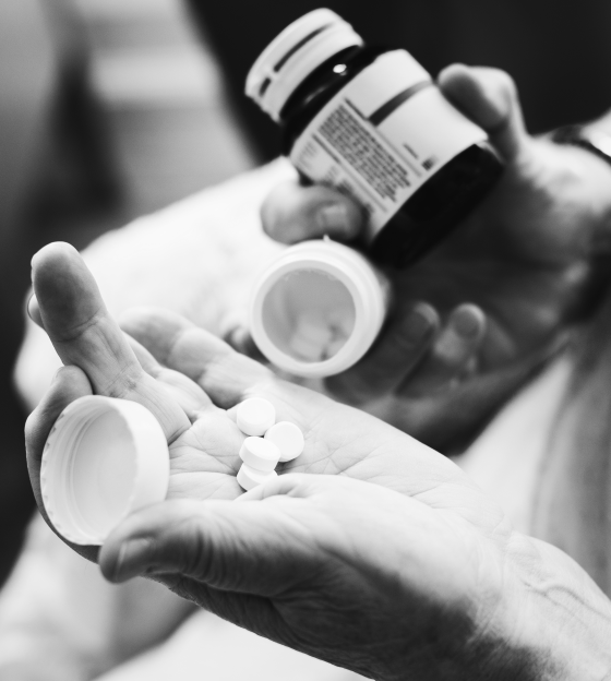 Os perigos da automedicação em idosos