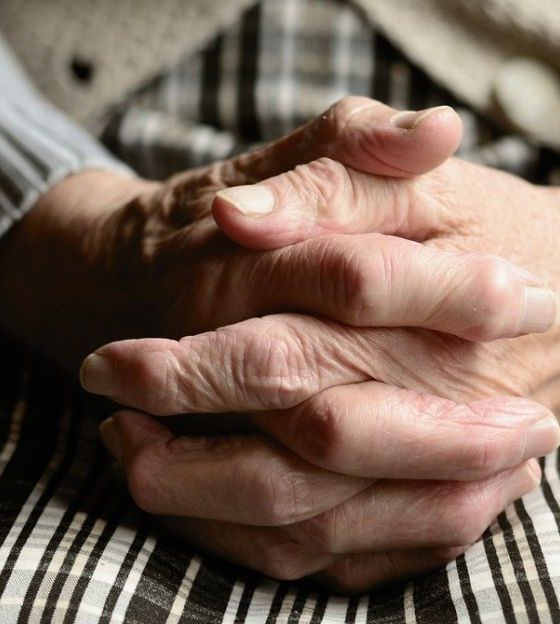 4 Cuidados importantes com a pele de pessoas idosas