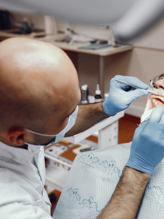 Quais os principais efeitos do envelhecimento sobre a saúde bucal?