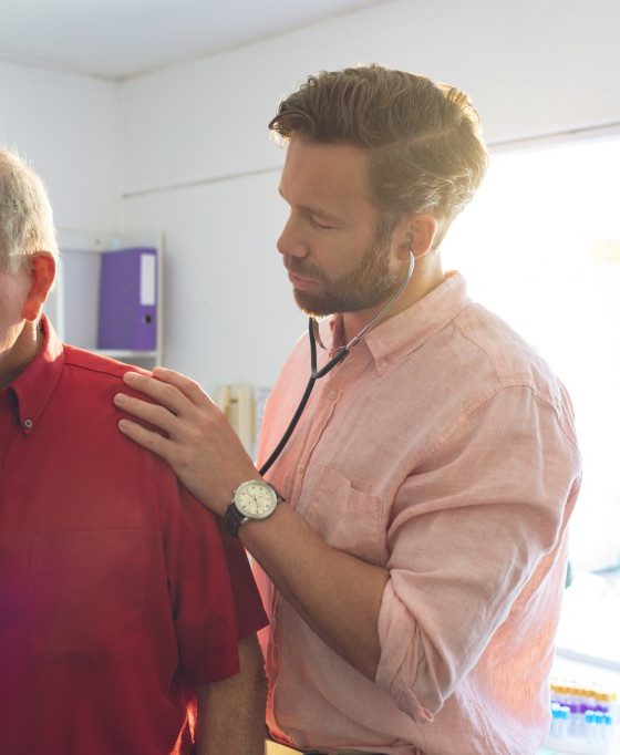 Como identificar pneumonia bacteriana em idosos